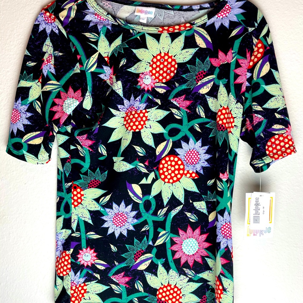 LuLaRoe women’s GIgi top M NWT